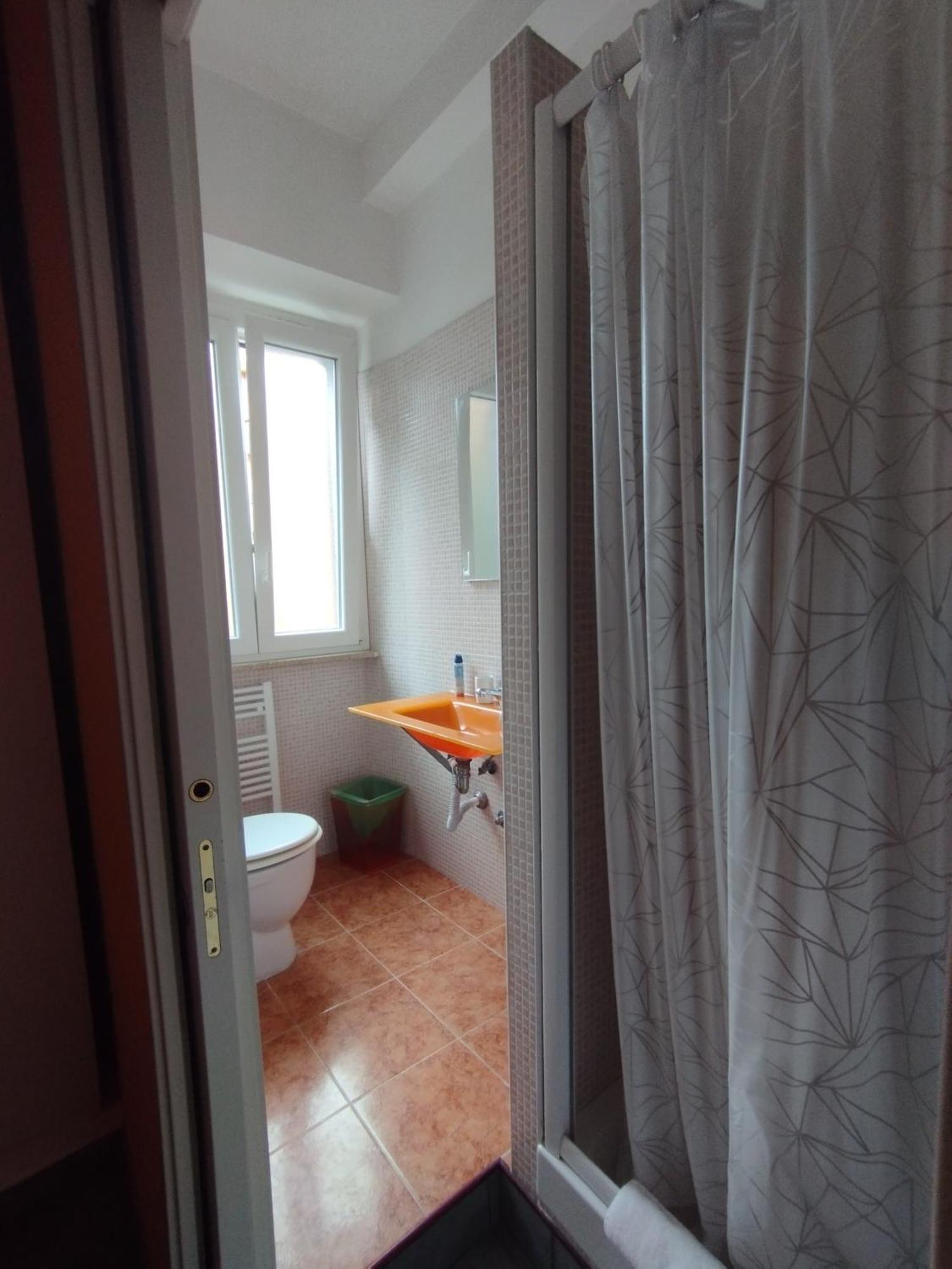 Adriatic Room 50 M Dalla Stazione Ferroviaria Di Ciampino E Dalla Navetta Aeroportuale Eksteriør bilde