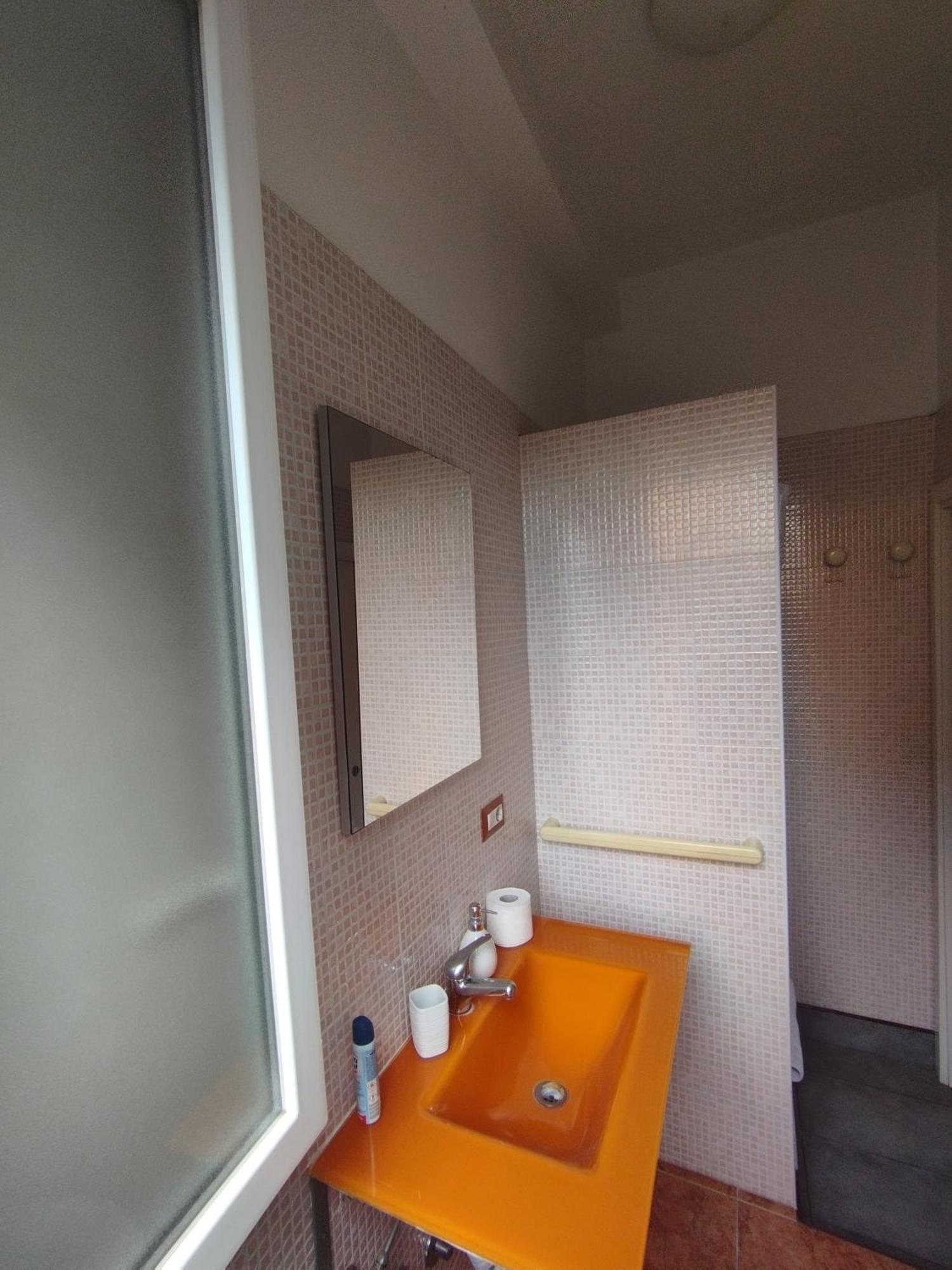 Adriatic Room 50 M Dalla Stazione Ferroviaria Di Ciampino E Dalla Navetta Aeroportuale Eksteriør bilde