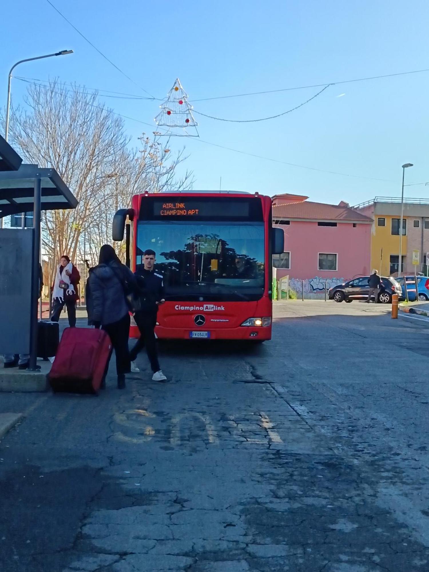 Adriatic Room 50 M Dalla Stazione Ferroviaria Di Ciampino E Dalla Navetta Aeroportuale Eksteriør bilde